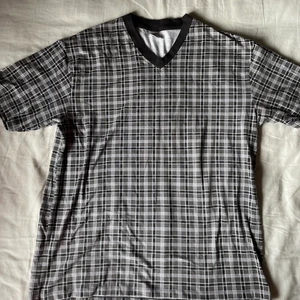Oversize t shirt - Snygg oversize t shirt. Tröjan är i storlek M och sitter ganska stort.