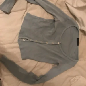 Brandy tröja - Fin brandy tröja som tuyvär inte kommit till användning, skriv prov för mer bilder då bilen där uppe inte är så bra