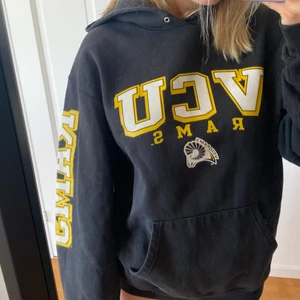 Champion hoodie  - Lägger upp annonsen igen pga oseriös köpare! Säljer min fina unika champion hoodie köpt second hand💞 