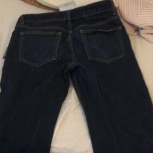 Moschino Byxor - St 48/M  säljer 1000 men kan köpas med goose jacka för 4000, äkta inte så andvänd för passar mig inte , inga slitningar inga hål inga trasiga stygn 