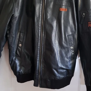 Volvo FH16 Skinnjacka - Samlingsobjekt billigare vid en snabb affär