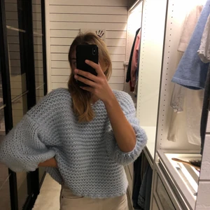 Stickad tröja  - Denna mjuka och sköna stickade tröjan från nakd nästan aldrig använd. Storlek S/M. Som ny och tvättad Max 2 gånger. 