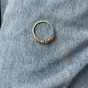 En ring - En guld ring men diamanter och jätte fin