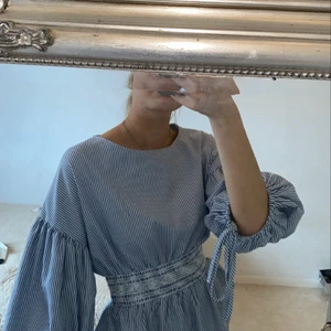 Fin blus  - Fin blus från bikbok, knappt använd 