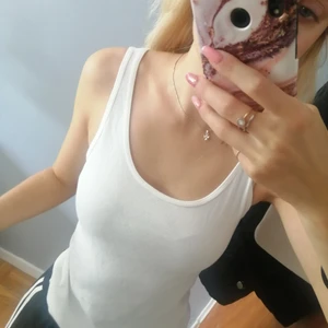 Vitt ribbat linne från HM - Vitt ribbat linne från Hm, stl S, använt 1 gång 65 kr inkl frakt