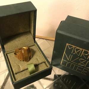 Intresekoll 💀⚡️💀❤️ - Intresekoll på dena otroligt coola och snygga ring,💕⚡️💀 ringen är helt ny och bara använda en gång ✨⭐️💕❤️