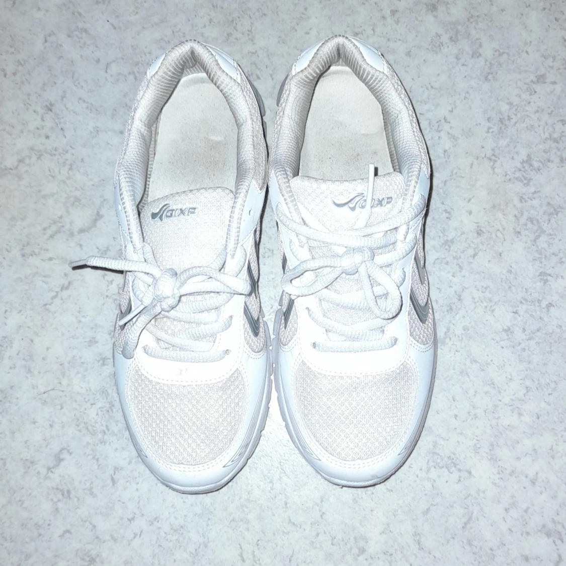 Sköna  träningsskor  - 90