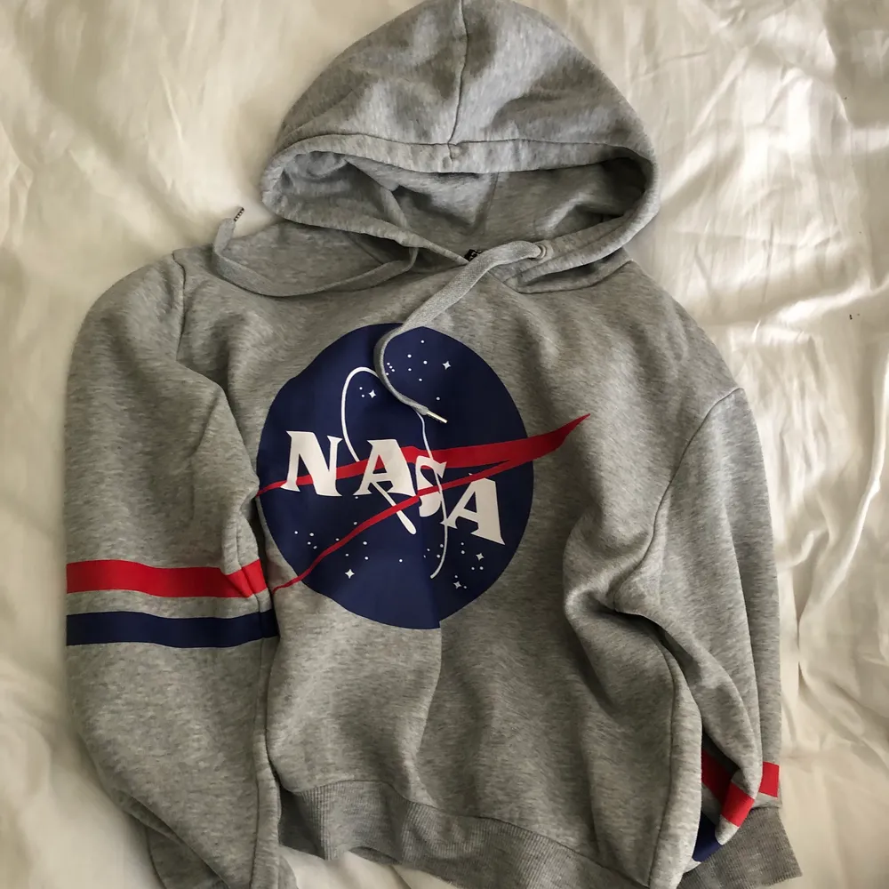 Nasa hoodie från hm i storlek s. Hoodies.