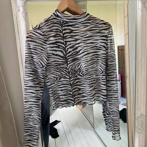 mesh zebra tröja från ginatricot, använda vid få tillfällen. 