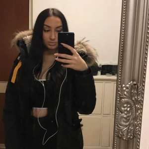 Para Jumper Doris - Säljer min parajumper. Använd en vinter. Kvitto finns. Storlek S men passade mig som har M. Pris går att diskutera. 