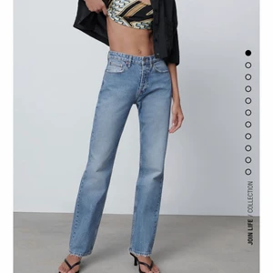 Zara jeans - Säljer dessa slutsålda zara jeans( andra bilden är lånad)buda i chatten!