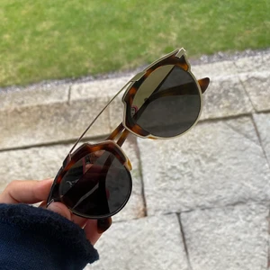 DIOR solglasögon  - Köpte dessa i Madrid för ca 2 år sen. Köpte för 4800 ungefär. Vill bli av med dem så alla bud är tillåtna! 