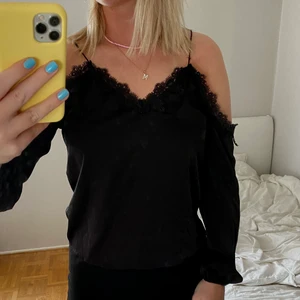 Topp - Säljer denna söta topp, endast använd några få gånger❤️❤️