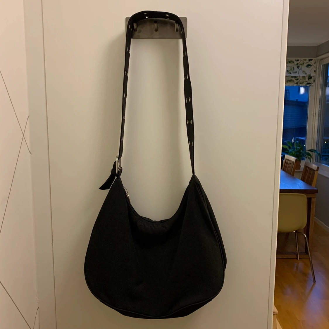 Oanvänd väska från Weekday - 90