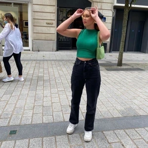 Weekday Rowe Jeans - Lånade bilder! Säljer mina fina weekday jeans då de har blivit för små. Skicket är super och passformen är jättefin💞