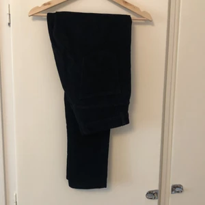 Svarta manchester jeans från Dr Denim - Svarta manchester jeans från Dr Denim, storlek 38, använt skick. 100kr, köparen står för frakten