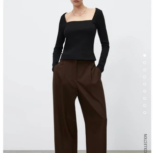 Zara långarmad tröja  - Väldigt fin svart tröja i st s köparen betalar hälften av frakten. Andvänt en gång