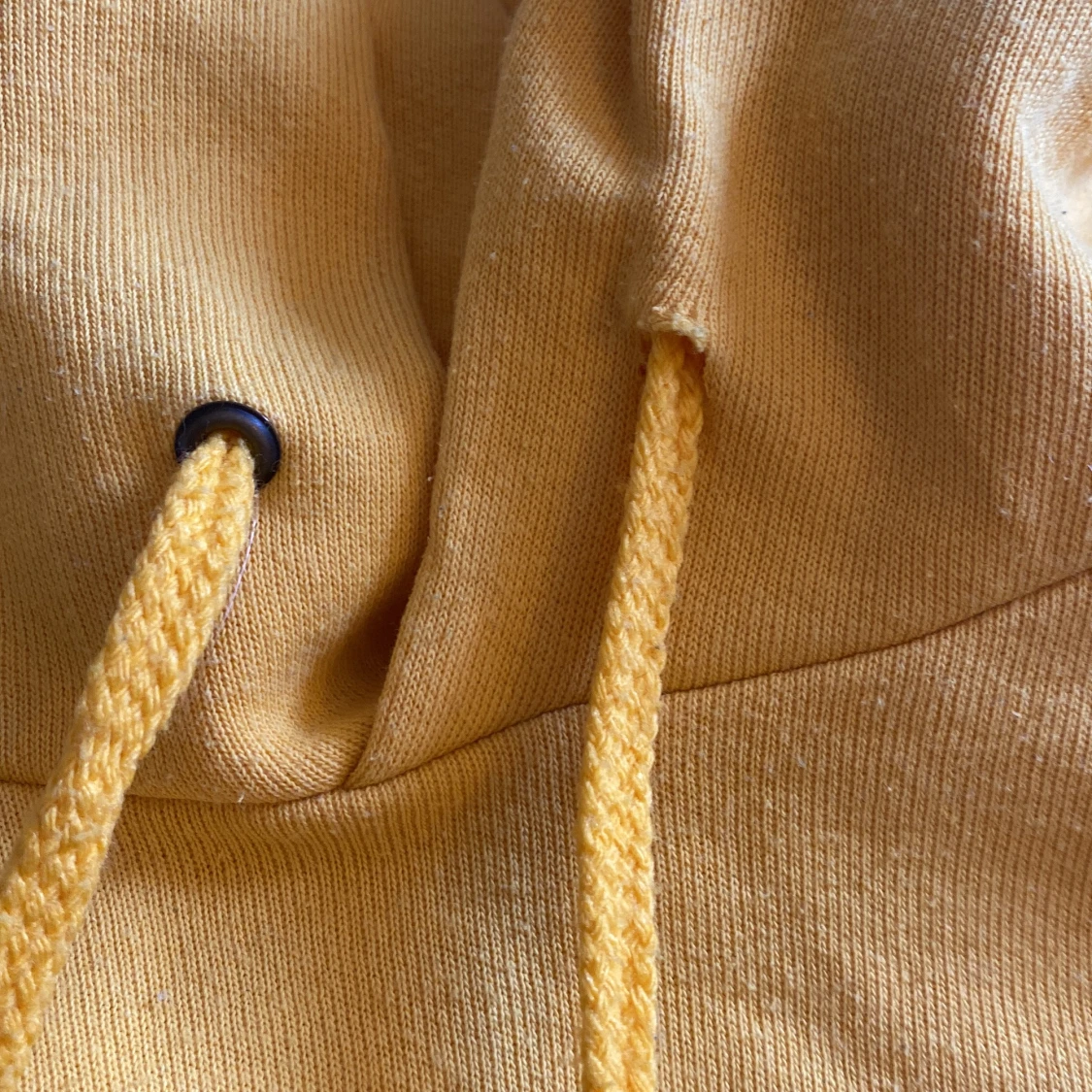 Gul hoodie Storlek M - 90