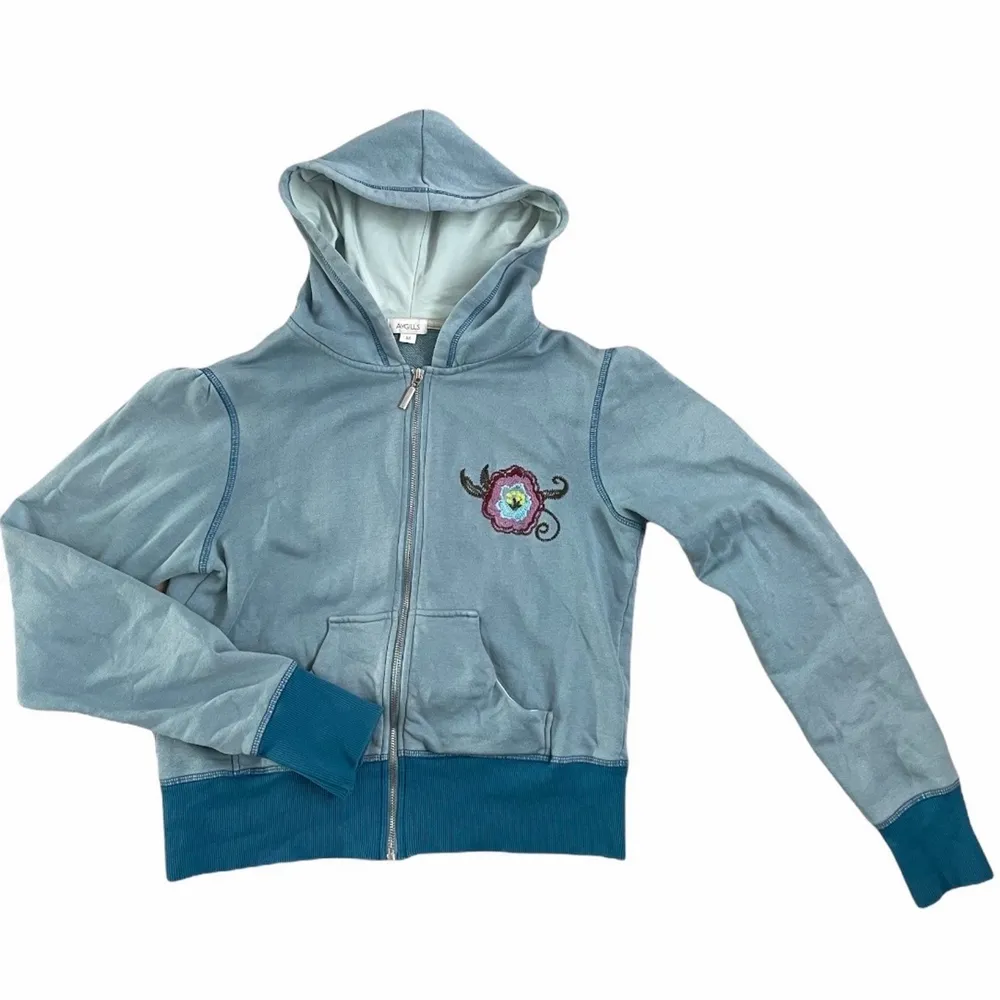 Gullig y2k zip up hoodie, köpt secondhand, mycket bra skick 🌸🧿 storlek M, passar som S. Hoodies.