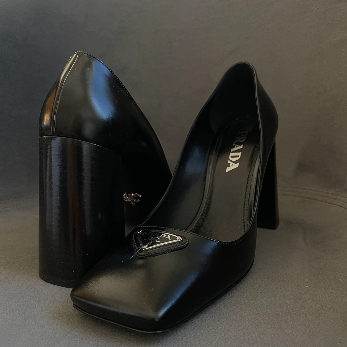PRADA Logo Leather Pumps - 90