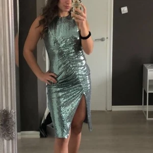 ZARA DRESS - En helt slutsåld paljettklänning köpt från Zara, använt bara en gång på ett bröllop (mycket bra skick)✨ 