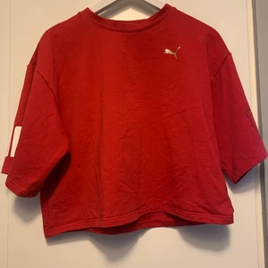 PUMA  - PUMA tränings T-shirt, kort passform! Använd 1-2 gånger.