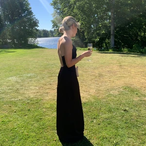 Balklänning  - Intressekoll på min fina balklänning. Köpt för ca 800kr från NLY EVE. Storlek 34. Köpare står för frakt. 