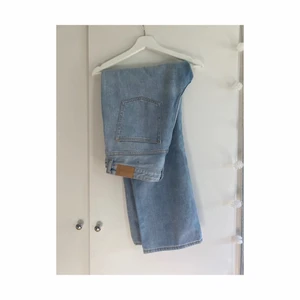 Jeans - Jeans från Monki. Säljer pga de har blivit för stora. Fint skick och knappast använda. 