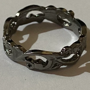 Ring - Silverring i form av olika mönster.