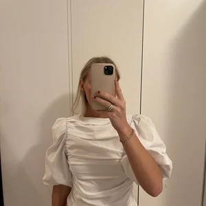 Ballongärmad Vit Blus - Ballongärmad vit fluffig ärmad blus stl 36 från ginaTricot 💘