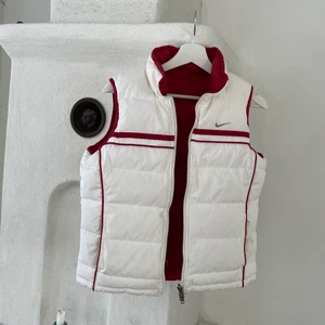 Vintage nike väst  - En skitcool vändbar Nike väst i size s 