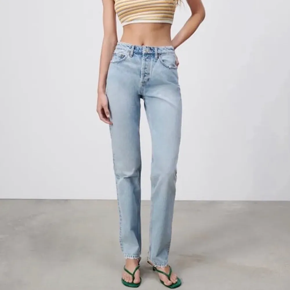 Zara midrise jeans❤️‍🔥 Publicerar igen pga oseriös köpare. Jeans & Byxor.