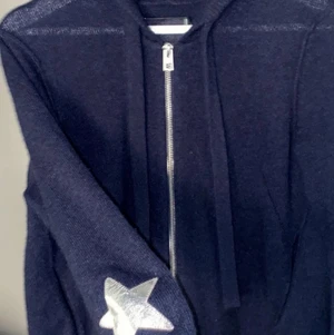 Zadig zip hoodie  - Säljer min fina Zadig zip hoodie!! Storlek S och skriv privat för fler bilder❤️