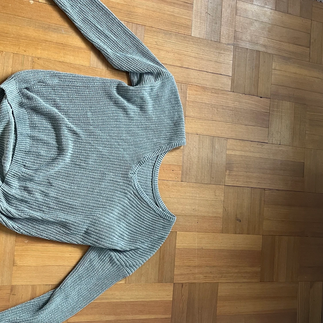 V ringad stickad tröja NAKD - 91