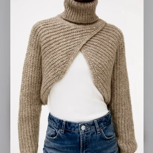 Zara bolero - Slutsåld bolero från Zara med polokrage i en super snygg beige/brun färg. Aldrig använd med prislappen kvar!