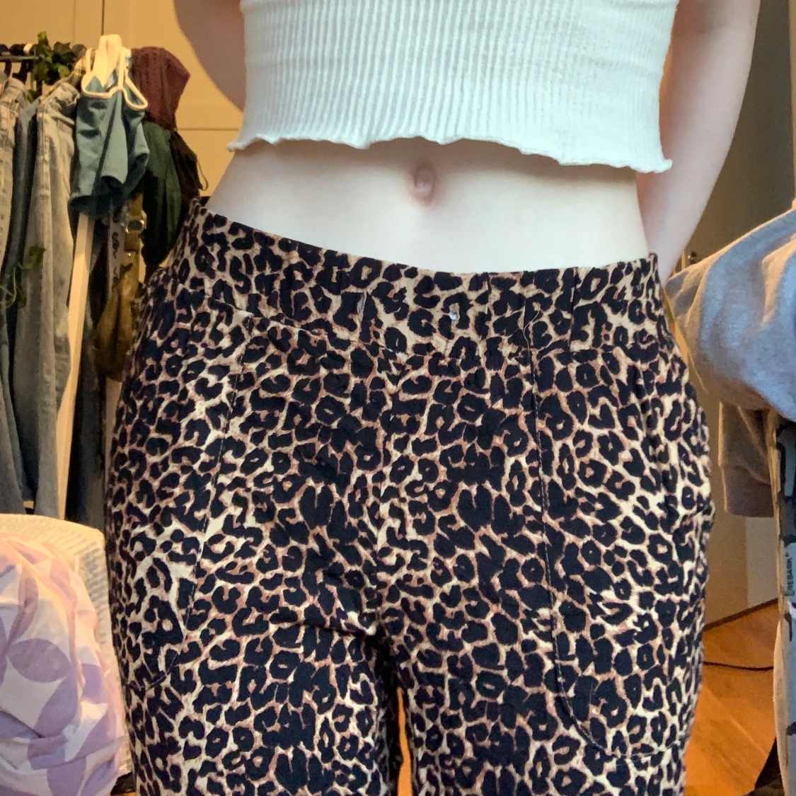 Sköna byxor med leopard print - 90