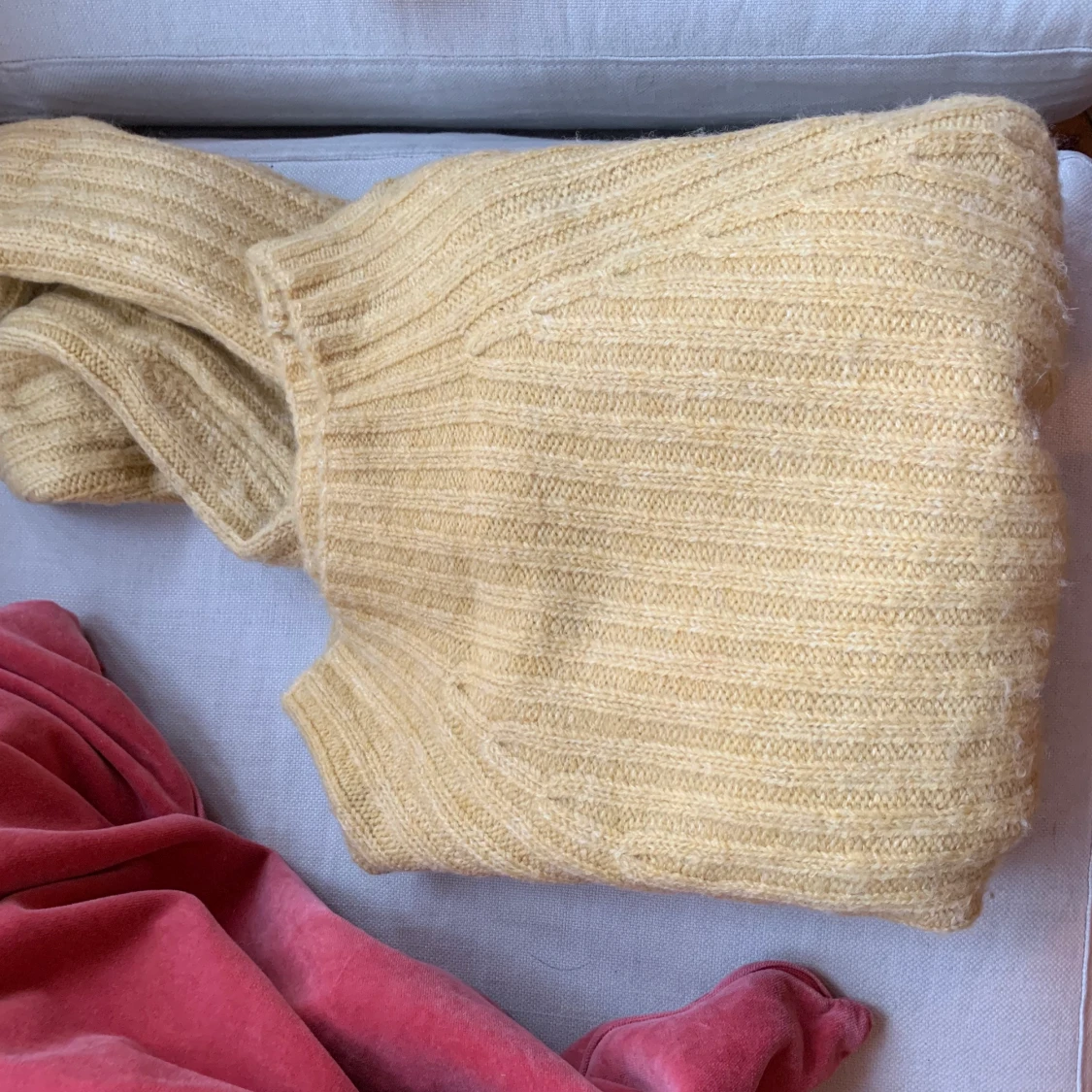 Monki ljusgul stickad tröja S - 90