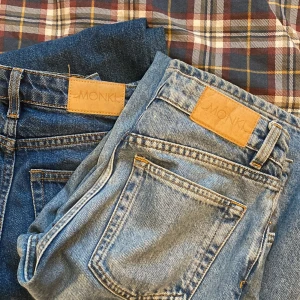 Monki jeans - FINA Monki jeans tyvärr lite långa på mig. 2 för 170 eller en för 100 kr❤️
