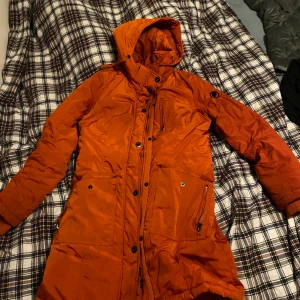 Skit skön vinter jacka - Orange vinterjacka som är verkligen varm, använda 2 gånger