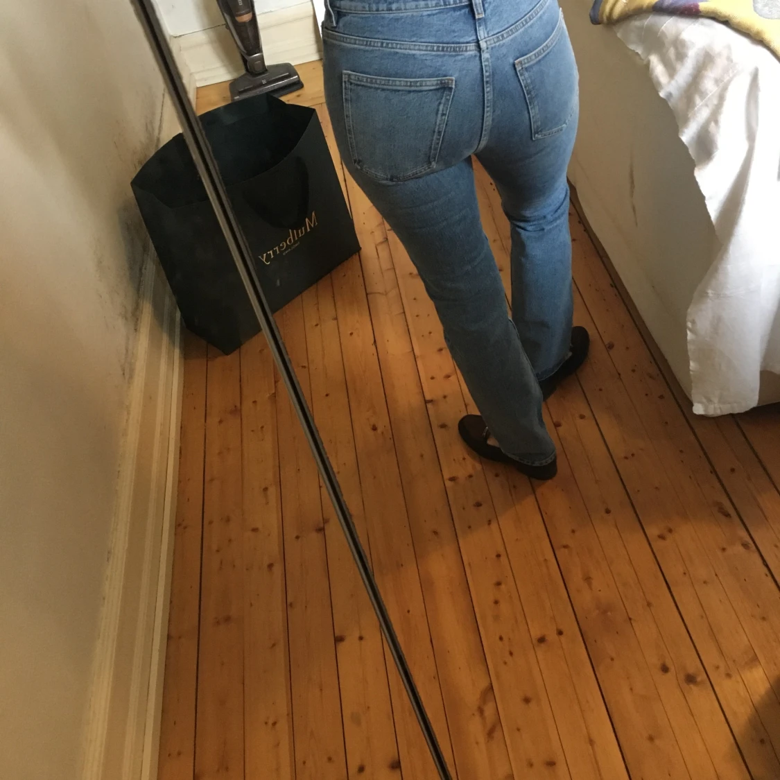 Ljusblå jeans från arket - 90