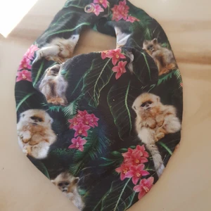Handsydda dreglisar  - Jag har sytt dessa två haklappar/dreglisar som passar för små barn från nyfödd till ca 6 månader! 35 kr st eller båda för 50 kr plus frakt.