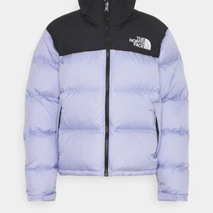 North-face jacka lila - En lila North face storlek M