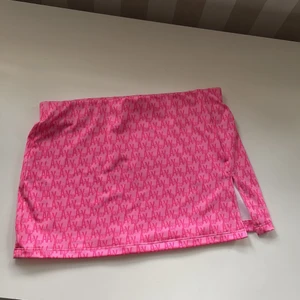 Y2k kjol - Y2k inspirerad strandkjol. Rosa Minikjol. Från AsYou från asos. Perfekt beach cover up. Stl Xs men passar även XXS