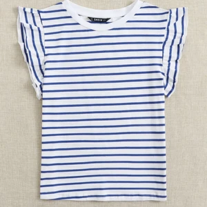 Fin topp! - Jättesöt topp från shein med volanger på ärmarna som jag aldrig använt men tyckte inte att den passade mig❤️