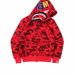 Bape  - BAPE hoodie fungerar som storlek XS/S/M. Skriv om ni vill se fler bilder. 