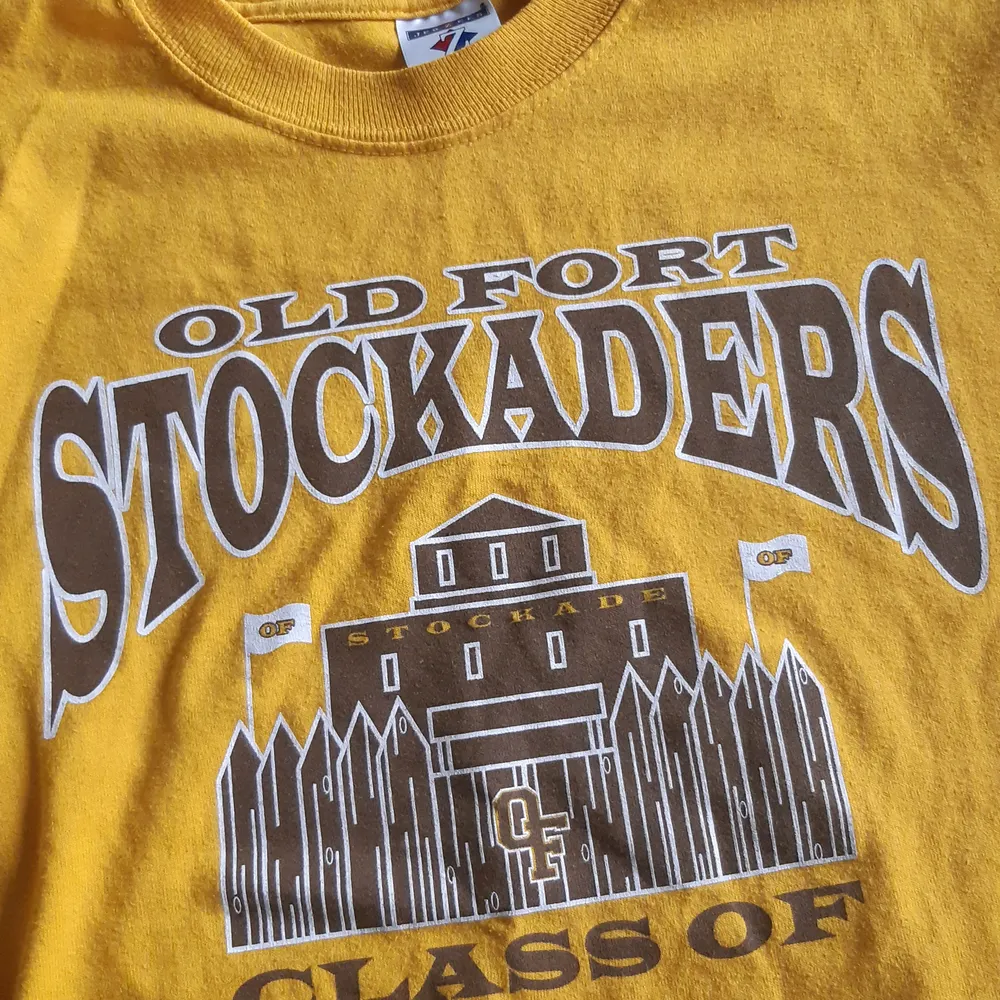 Cool kortärmad tröja, old fort stockaders är tydligen en skola i Ohio. Gissar på att det är en herrtröja då den är ganska oversized på mig. Betalning sker via swish.. T-shirts.