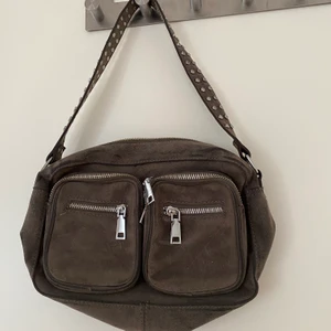 Noella väska - Jättefin väska från Noella. Köparen står för frakt💗