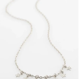 Halsband - Jätte gullig halsband från pilgrim som jag köpte förre veckan men nu ångrar. Ny pris 300kr