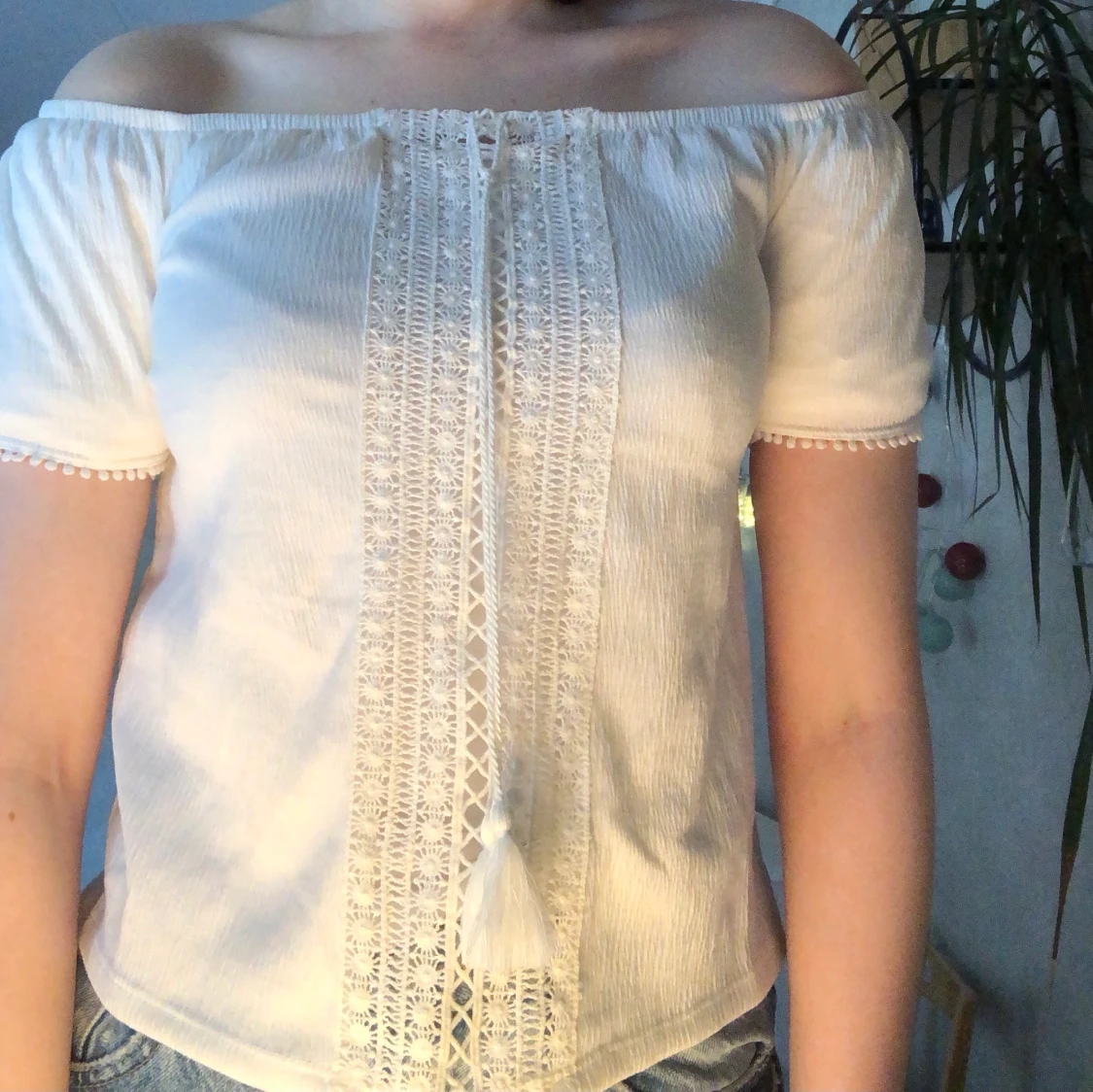 VÅRIG OFF SHOULDER TSHIRT HÄR!! - 90