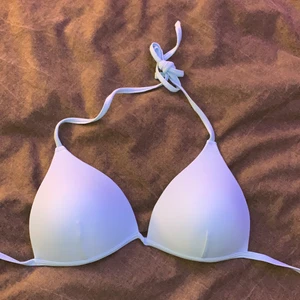 Bikini - Säljer min bikiniöverdel från Shein pga för liten storlek, aldrig använd❤️